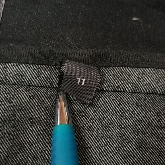 Reitmans Jeans Women's Size 11 Black Flare Leg With Embroidered Pockets Pull On - Picture 6 of 11